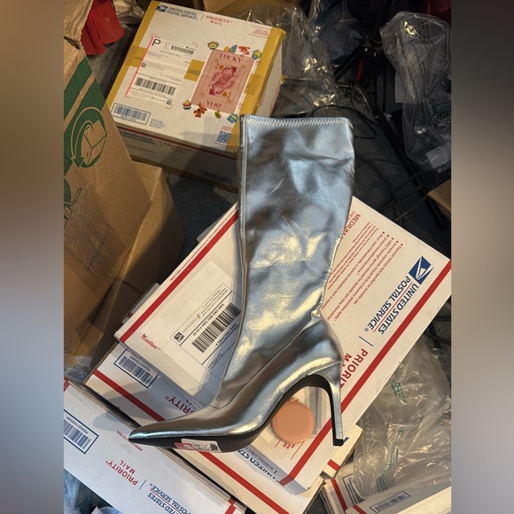 Unique Strides Silver Knee-High Stiletto Boots  size 7 - Picture 6 of 6